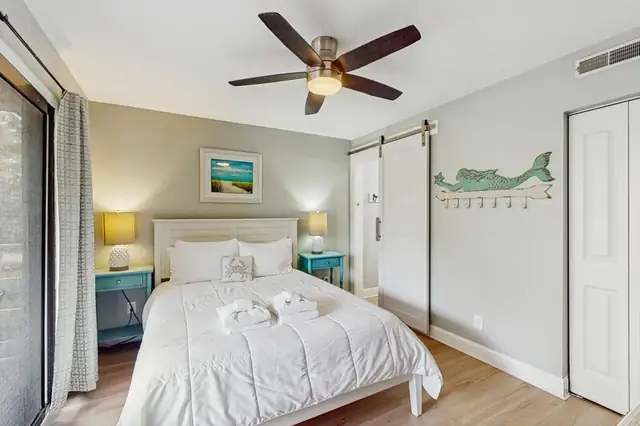 Bedroom at Fiddler’s Cove 27E